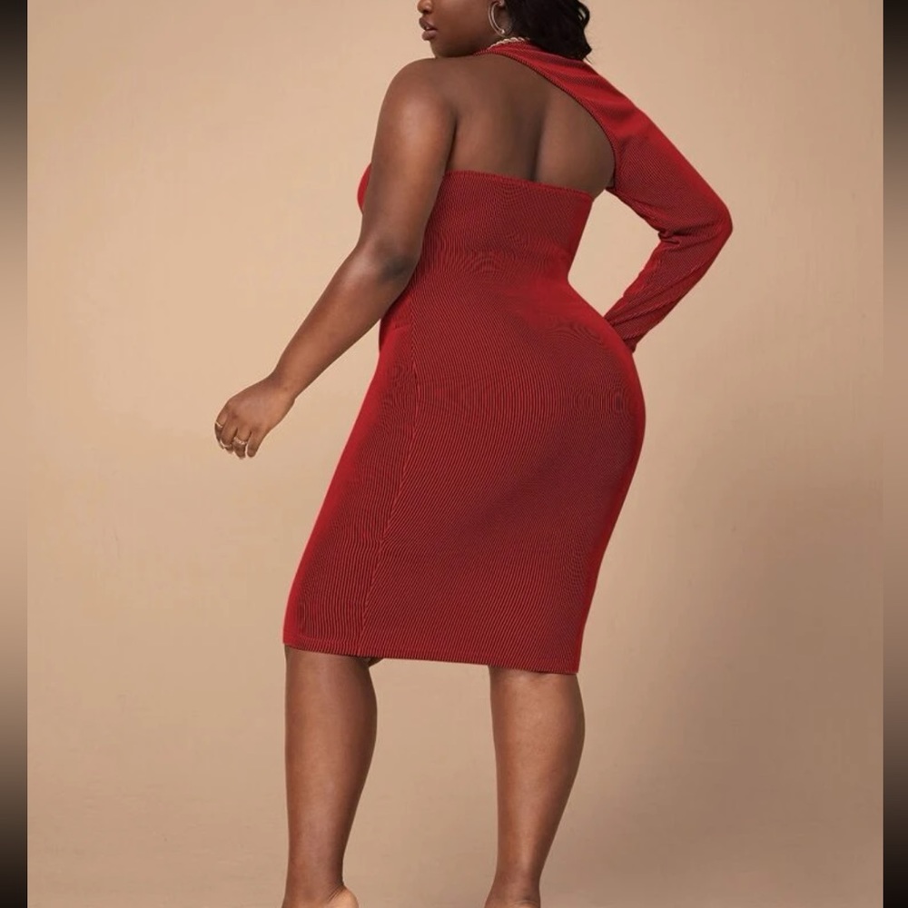 Asymmetrical Neck Bodycon Dress - Picture 2 of 3